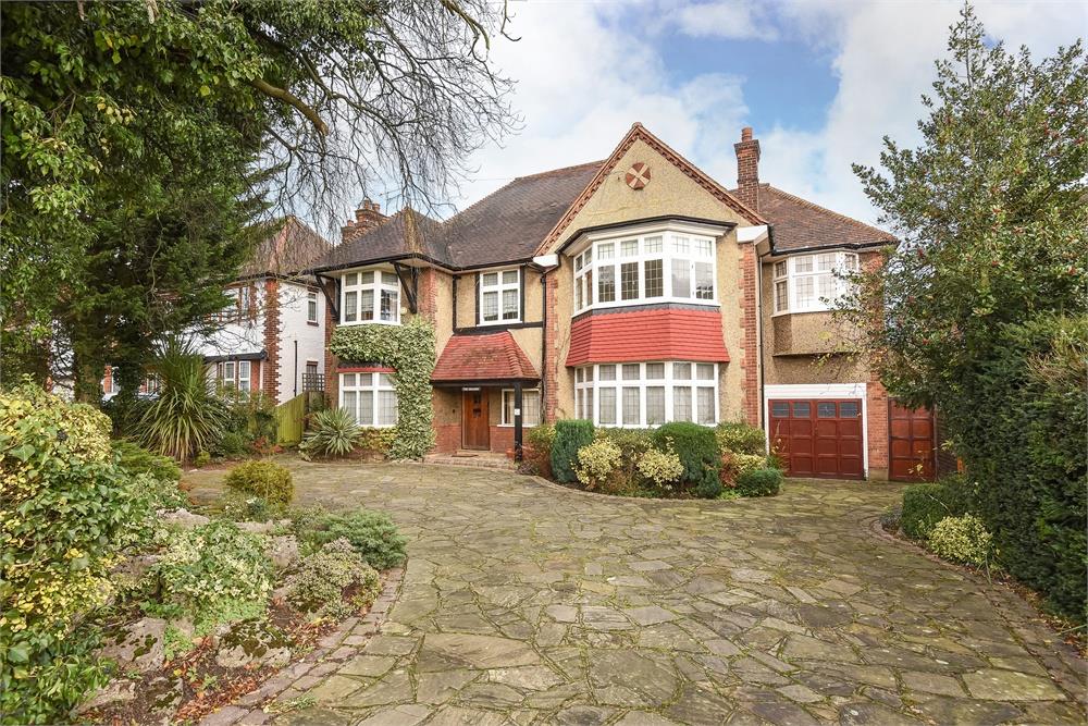 5 bed property in Uphill Road, Mill Hill